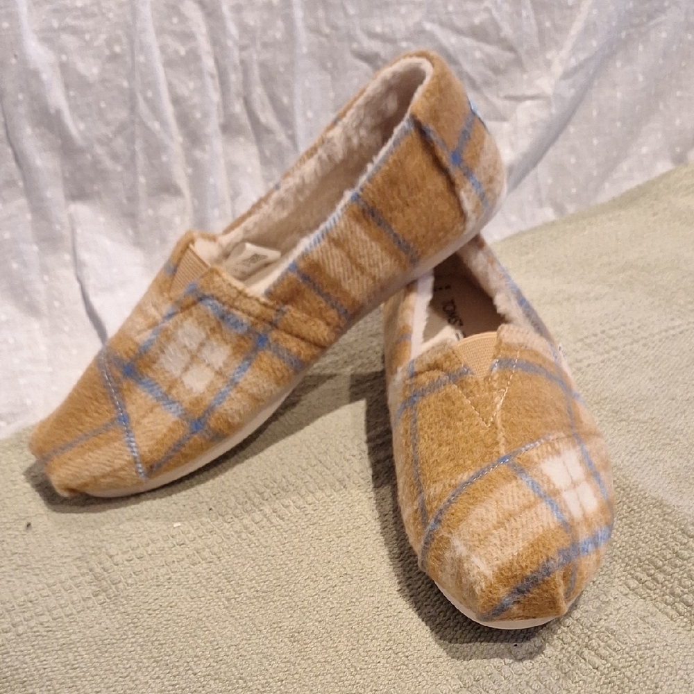 Toms Faux Fur Lined Golden Plaid Slide Size 8.5 New Without Box